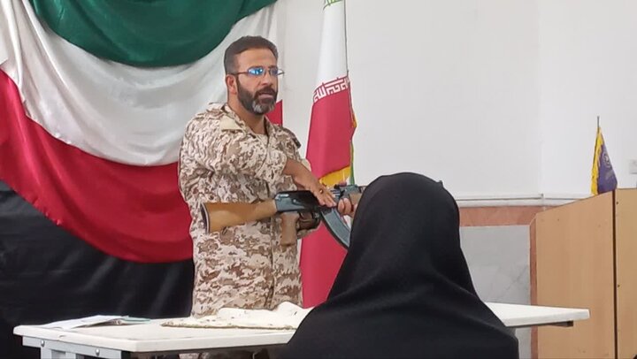 برگزارری کلاس آموزشی اسلحه شناسی مدرسه‌علمیه‌فاطمه‌الزهرا‌لبتول‌ کشکوئیه