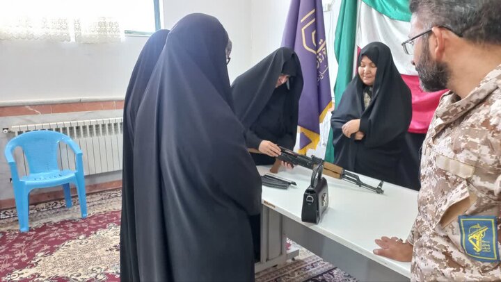 برگزارری کلاس آموزشی اسلحه شناسی مدرسه‌علمیه‌فاطمه‌الزهرا‌لبتول‌ کشکوئیه