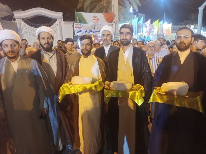 تصاویر/ عمامه گذاری طلاب برازجان در اجتماع بیعت