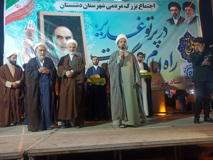 تصاویر/ عمامه گذاری طلاب برازجان در اجتماع بیعت