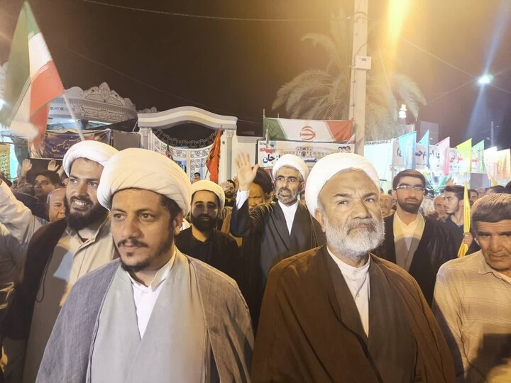 تصاویر/ عمامه گذاری طلاب برازجان در اجتماع بیعت