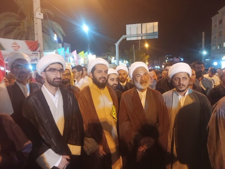 تصاویر/ عمامه گذاری طلاب برازجان در اجتماع بیعت