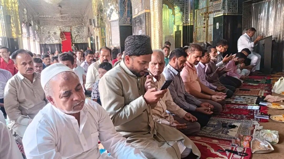 लखनऊ में ईद-ए-ग़दीर की नमाज़ मे बड़ी संख्या में लोग शामिल हुए