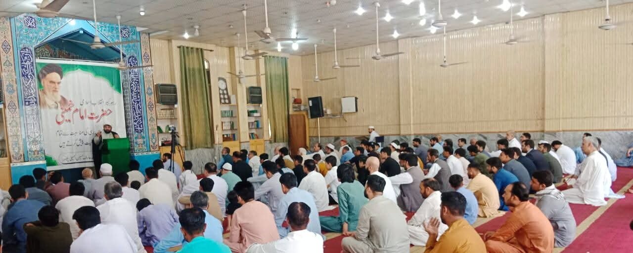 جامعہ الشہید پیشاور میں نمازِ جمعہ کے دوران امام خمینی کی 37 ویں برسی کے موقع پر عظیم الشان اجتماع