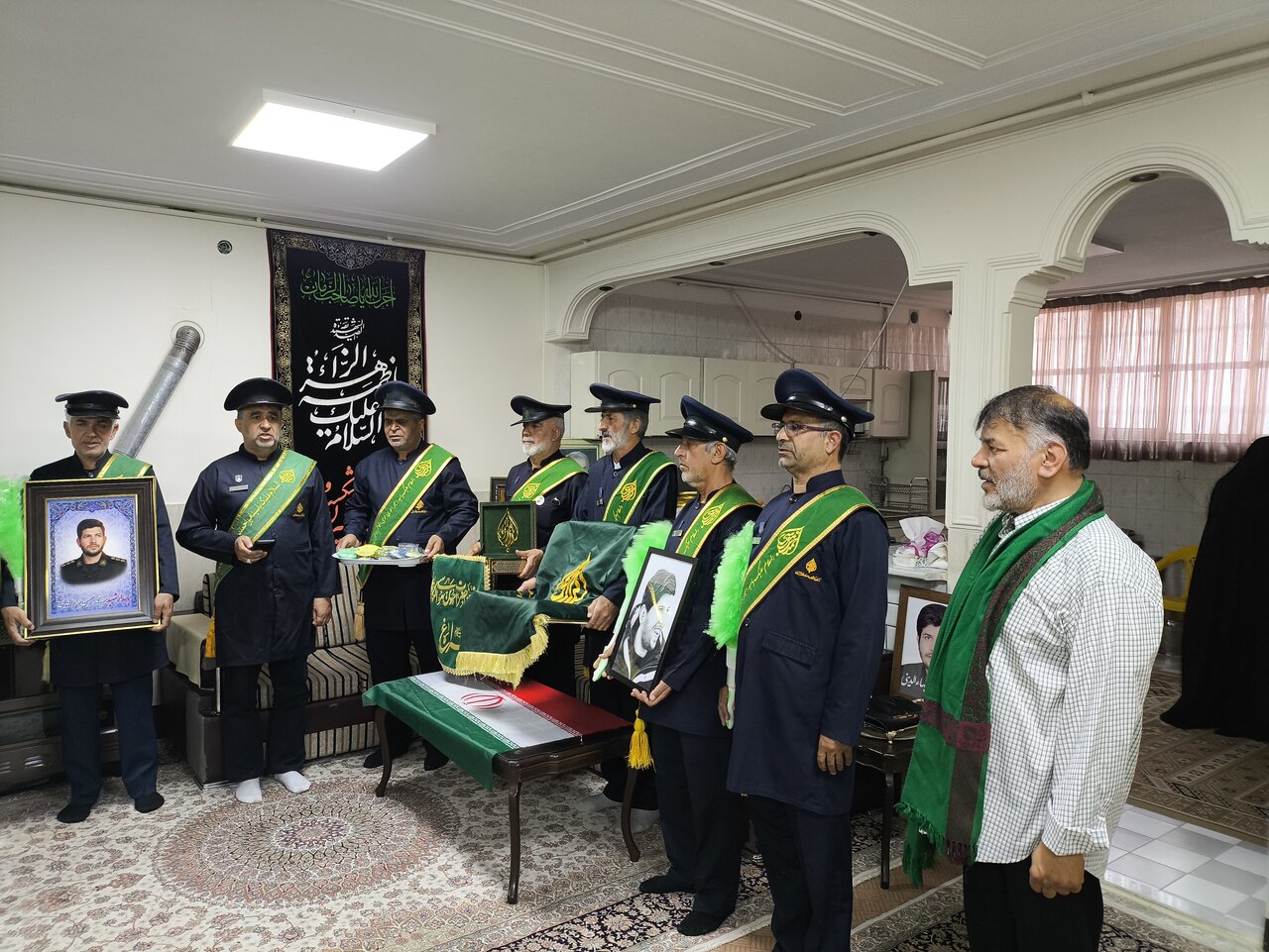 خادمان حرم حضرت احمدبنموسیالکاظم(ع) با خانواده شهید بهاءالدینی دیدار کردند + تصاویر