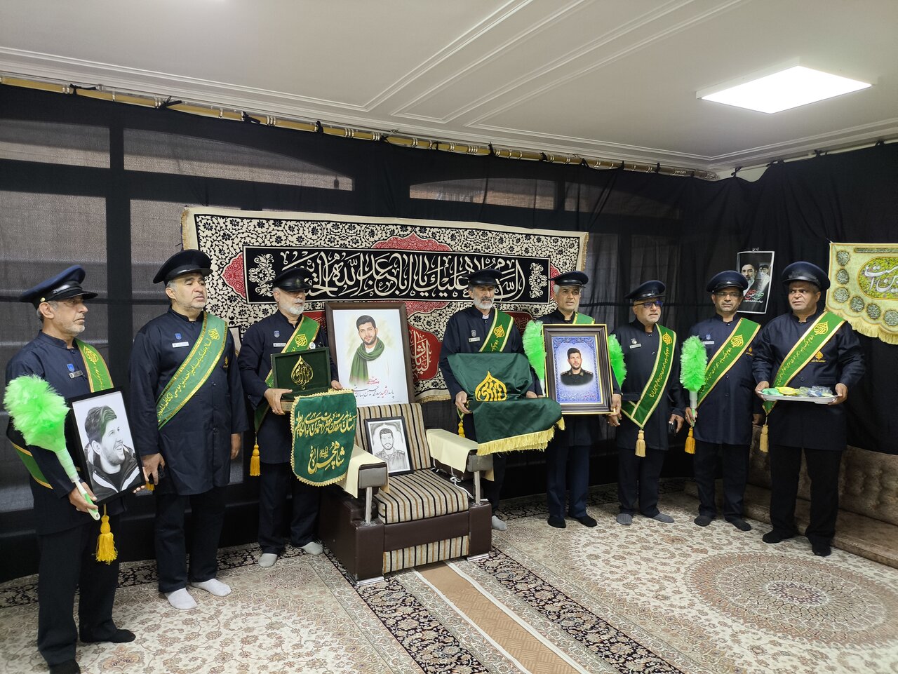 خادمان حرم حضرت احمدبن‌موسی‌الکاظم(ع) با خانواده شهید بهاءالدینی دیدار کردند + تصاویر