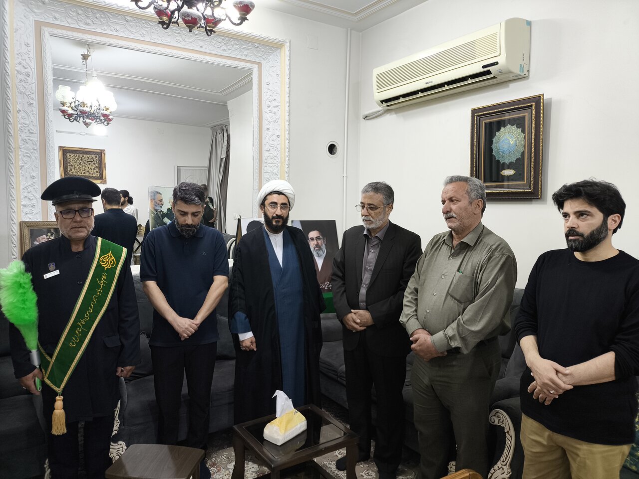 خادمان حرم حضرت شاهچراغ(ع) با خانواده سرلشکر شهید موسوی دیدار کردند + تصاویر