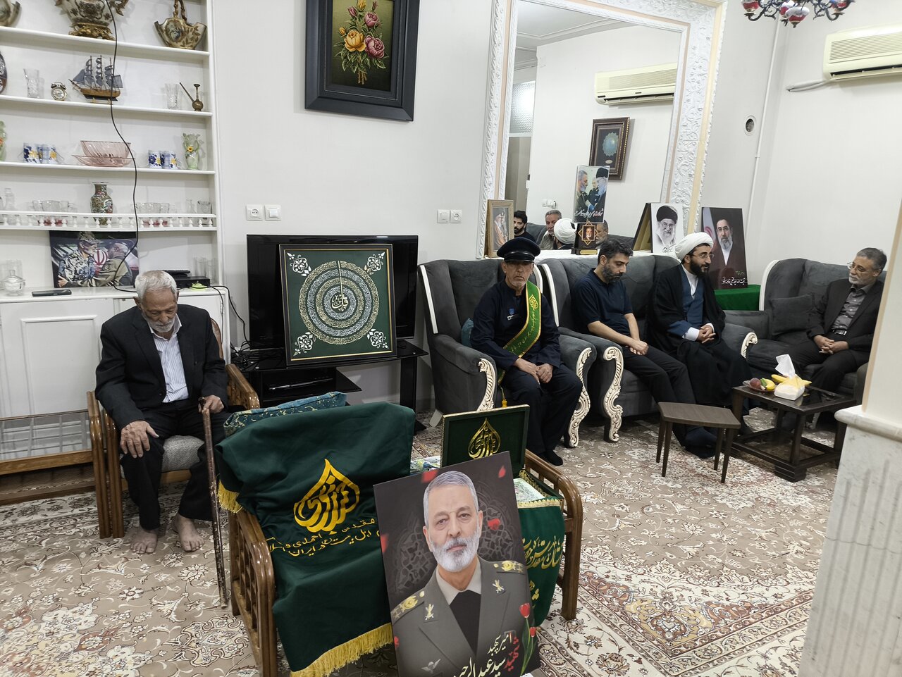 خادمان حرم حضرت شاهچراغ(ع) با خانواده سرلشکر شهید موسوی دیدار کردند + تصاویر