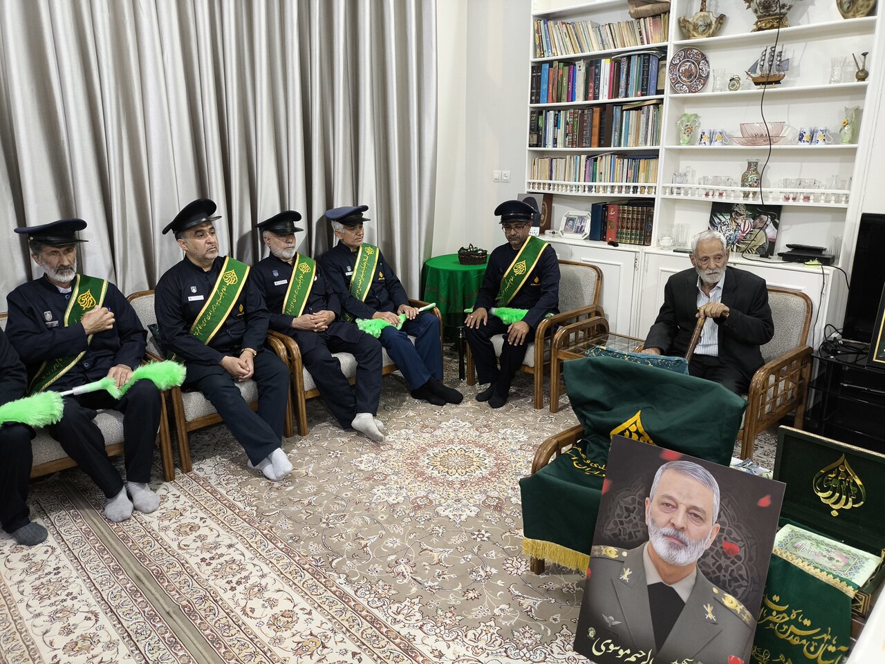 خادمان حرم حضرت شاهچراغ(ع) میهمان خانواده سپهبد شهید موسوی + تصاویر