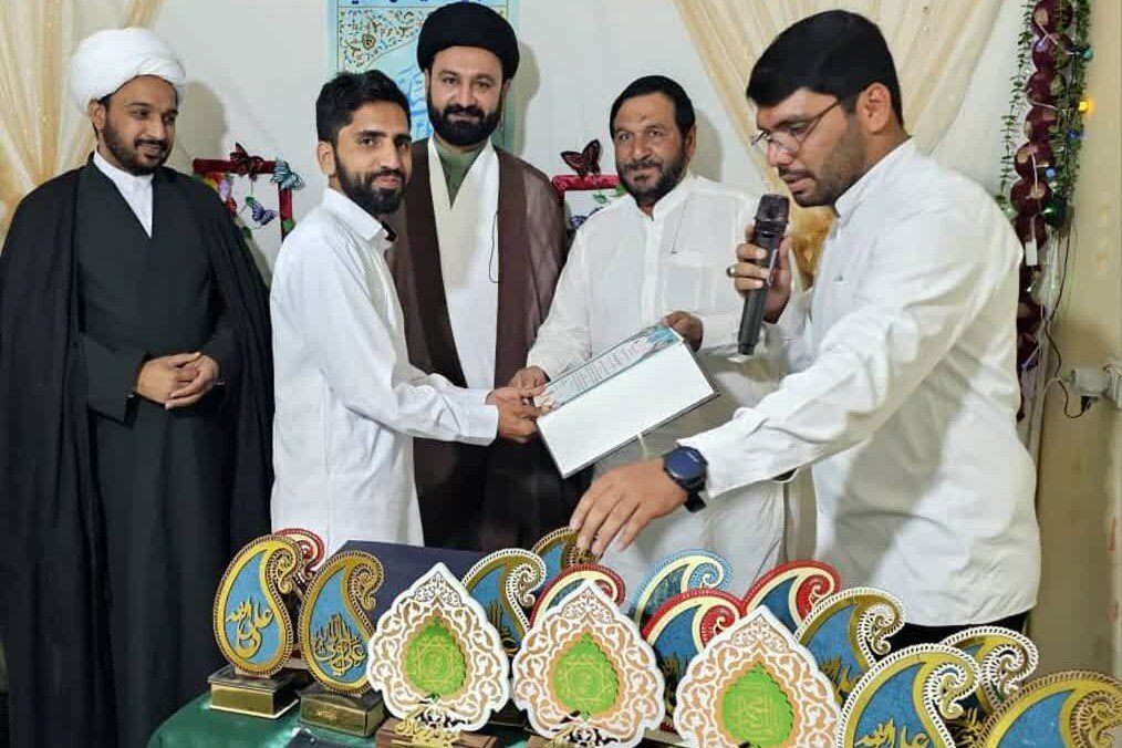تشکل فرہنگی و تبلیغی نجم الولایہ کی طرف سے محفل انس با قرآن کا اہتمام / اختتامی تقریب میں اسنادِ تقدیر اور یادگاری تحائف سے حوصلہ افزائی