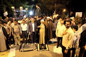 اقامه نماز استغاثه توسط نماینده ولی‌فقیه در کرمانشاه در اجتماع نحن منتقمون+تصاویر