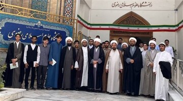بازدید طلاب مرکز آموزش زبان‌های خارجی استان فارس از دانشگاه علوم اسلامی رضوی