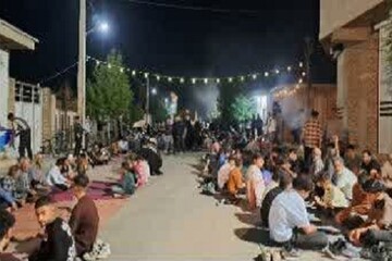 ۲۵۰۰ پرس غذا در سفره کیلومتری غدیر گودین طبخ و توزیع شد