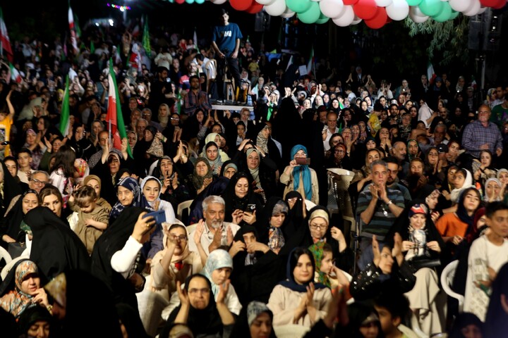 تصاویر/ نود و هفتمین شب حماسه حضور اصفهانی‌ها در خیابان‌ها و میدان‌های شهر