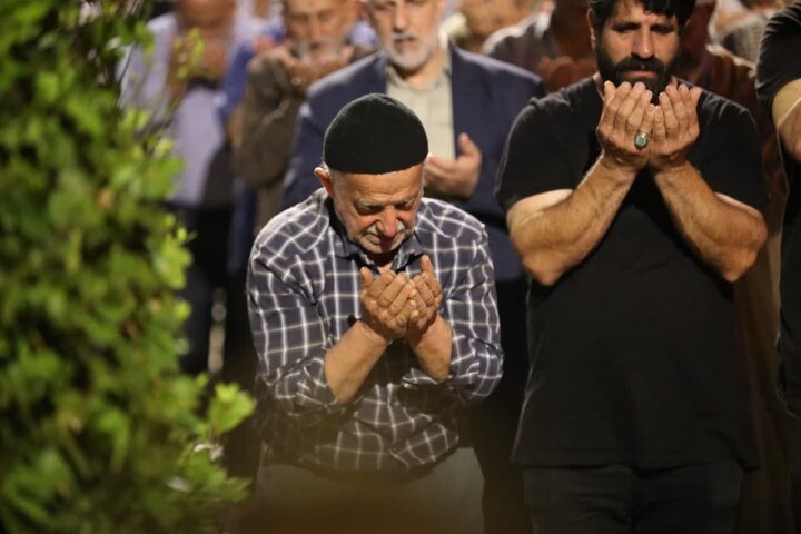 تصاویر| نماز استغاثه ده ها هزار نفر از مردم بابل به درگاه امام زمان (عج)