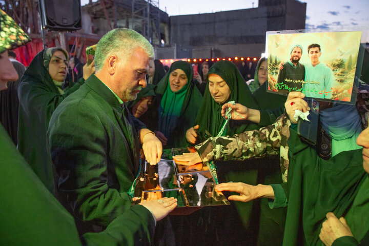 آیین طلا کاری گنبد زخمی حسینیه اعظم زنجان