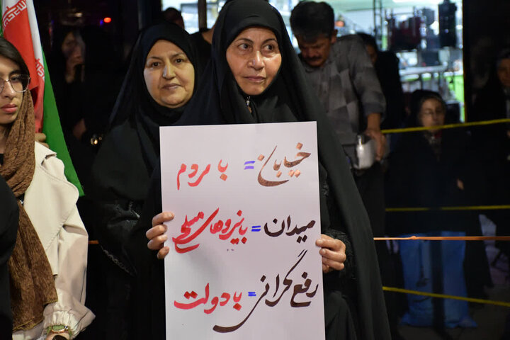 تصاویر/ تداوم حضور در تجمعات شبانه مردمی سلماس در دفاع از ایران