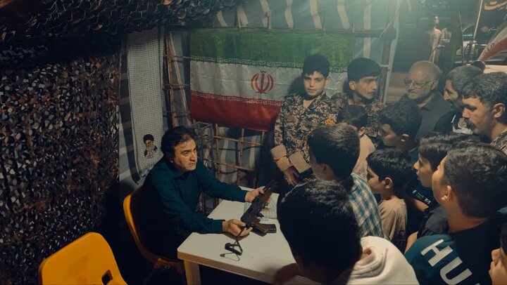 تصاویر/ آشنایی با سلاح، در کنار حضور حماسی خلیل شهر