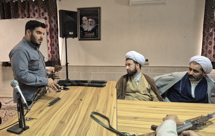 تصاویر/ آموزش نظامی استادان مدرسه علمیه آیت‌الله مصطفوی(ره)
