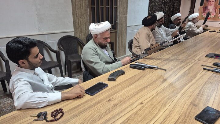 تصاویر/ آموزش نظامی استادان مدرسه علمیه آیت‌الله مصطفوی(ره)