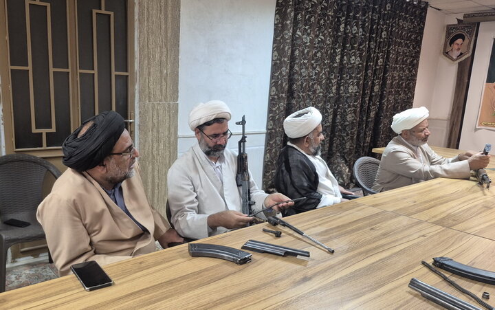 تصاویر/ آموزش نظامی استادان مدرسه علمیه آیت‌الله مصطفوی(ره)