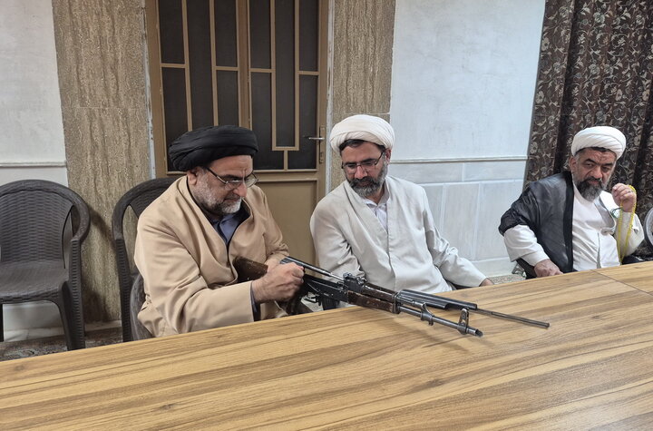 تصاویر/ آموزش نظامی استادان مدرسه علمیه آیت‌الله مصطفوی(ره)