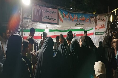 شب غدیر کنگاور؛ موکب «زندگی با آیه‌ها» میزبان مردم با برنامه‌های متنوع+ عکس