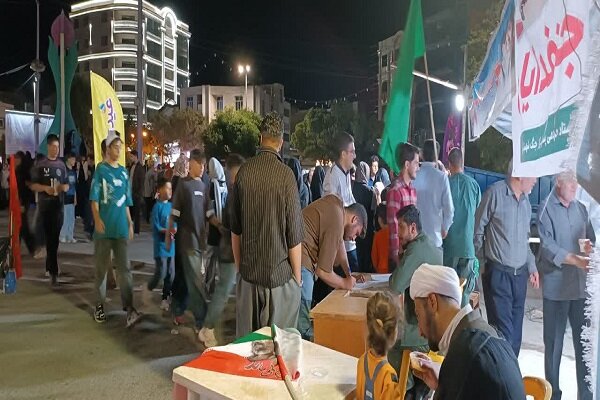 شب غدیر کنگاور؛ موکب «زندگی با آیهها» میزبان مردم با برنامههای متنوع