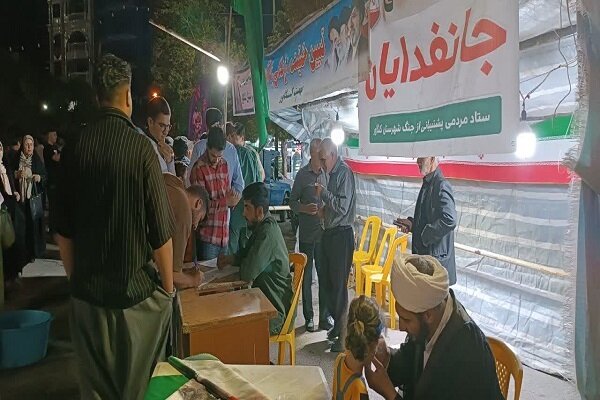 شب غدیر کنگاور؛ موکب «زندگی با آیه‌ها» میزبان مردم با برنامه‌های متنوع