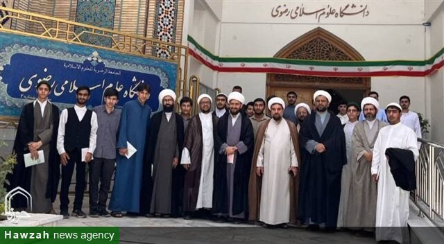 بازدید طلاب مرکز آموزش زبان‌های خارجی استان فارس از دانشگاه علوم اسلامی رضوی
