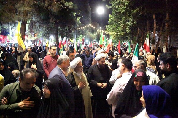 اقامه نماز استغاثه توسط نماینده ولیفقیه در کرمانشاه در اجتماع «نحن منتقمون+تصاویر