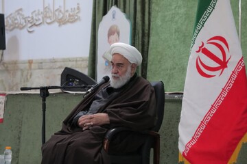 رهبر شهید انقلاب در دنیا بی‌نظیر و جامع فضائل بودند