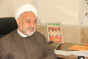 حضرت امام خمینی (ره) محبوب قلب ها بود
