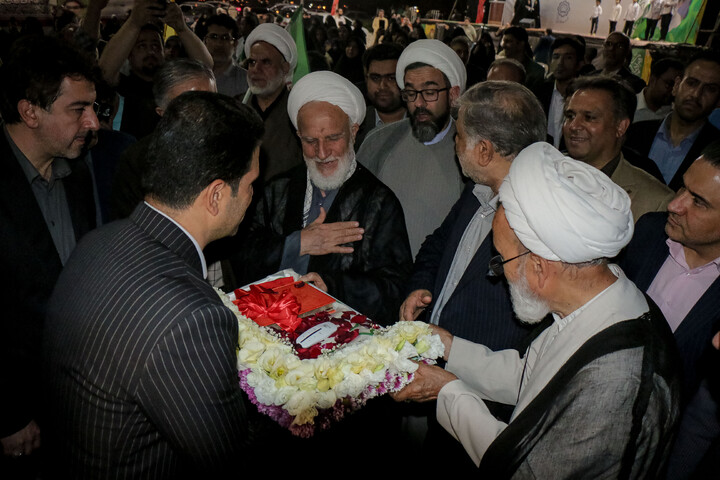 تصاویر/ رونمایی از بزرگ‌ترین تمثال قائد شهید حضرت آیت‌الله العظمی سیدعلی حسینی خامنه‌ای قدس سره
