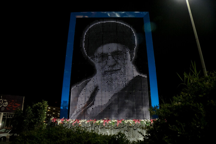 تصاویر/ رونمایی از بزرگ‌ترین تمثال قائد شهید حضرت آیت‌الله العظمی سیدعلی حسینی خامنه‌ای قدس سره