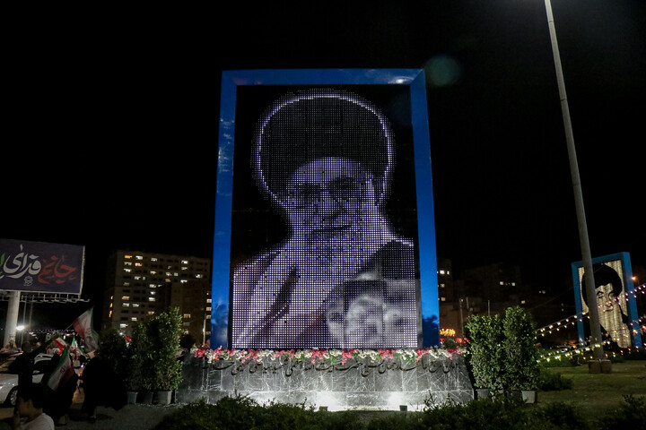 تصاویر/ رونمایی از بزرگ‌ترین تمثال قائد شهید حضرت آیت‌الله العظمی سیدعلی حسینی خامنه‌ای قدس سره