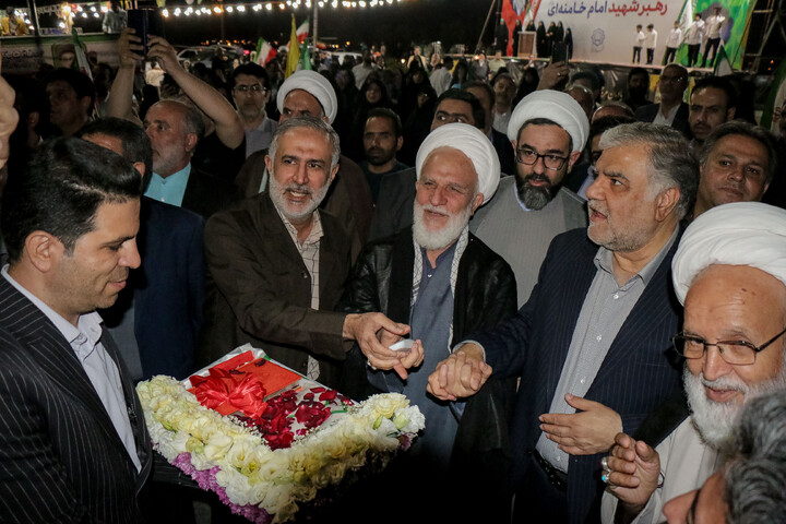 تصاویر/ رونمایی از بزرگ‌ترین تمثال قائد شهید حضرت آیت‌الله العظمی سیدعلی حسینی خامنه‌ای قدس سره