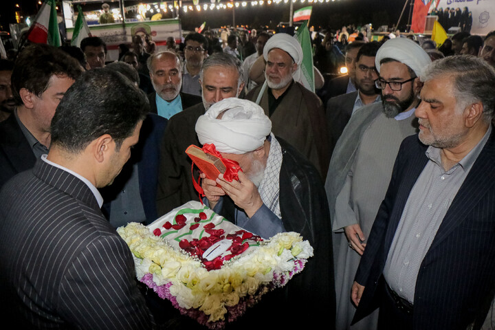 تصاویر/ رونمایی از بزرگ‌ترین تمثال قائد شهید حضرت آیت‌الله العظمی سیدعلی حسینی خامنه‌ای قدس سره