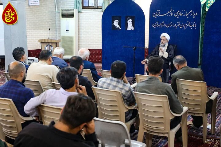تصاویر / نشست خادمین ستاد نماز جمعه قزوین با نماینده ولی فقیه در استان وامام جمعه قزوین