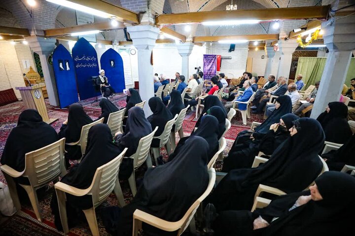 تصاویر / نشست خادمین ستاد نماز جمعه قزوین با نماینده ولی فقیه در استان وامام جمعه قزوین