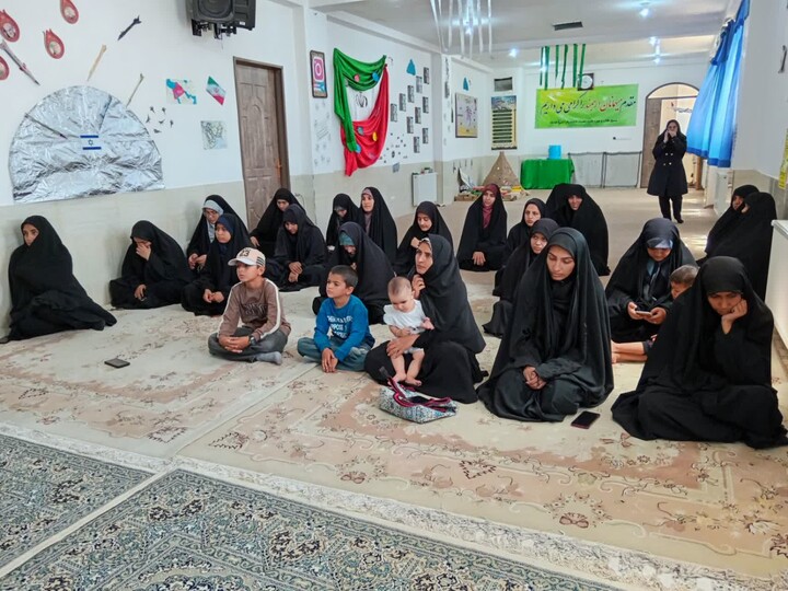 تصاویر| برگزاری مراسم تکریم دبیر پیشین و معرفی دبیر جدید کانون طلاب هلال احمر در خوسف