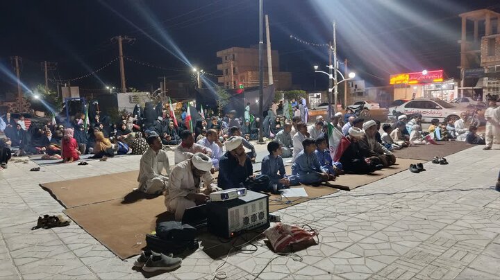 تصاویر/ شور انقلابی و معنوی در اجتماع شبانه مردم شهرستان دلگان