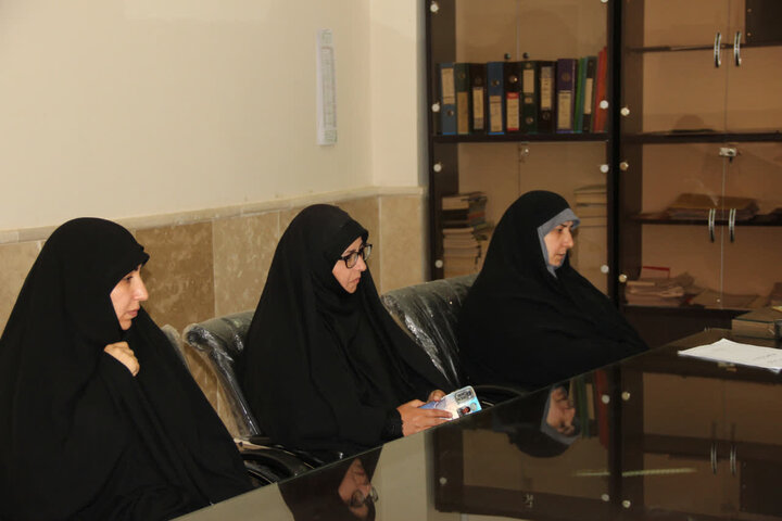 تصاویر / نشست معاون تبلیغ حوزه علمیه قزوین با رابطین مبلغات امین