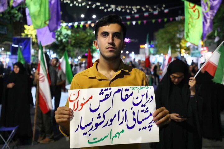 تصاویر/ اجتماع مردمی «شب‌های اقتدار» در معراج الشهدای میدان سعدی