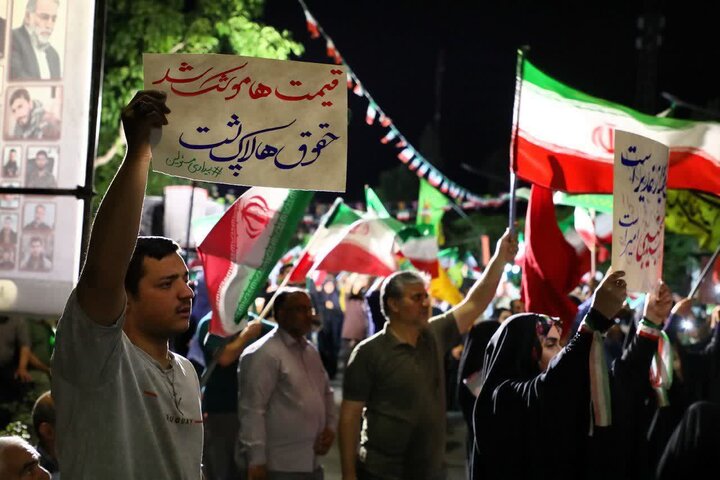 تصاویر/ اجتماع مردمی «شب‌های اقتدار» در معراج الشهدای میدان سعدی