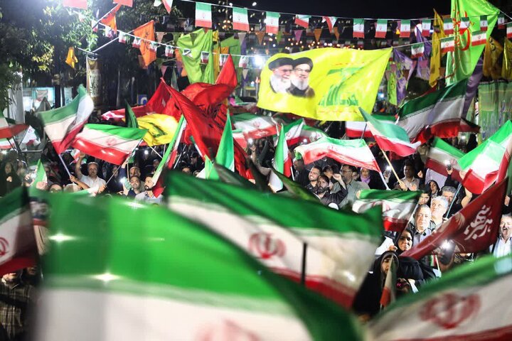 تصاویر/ اجتماع مردمی «شب‌های اقتدار» در معراج الشهدای میدان سعدی