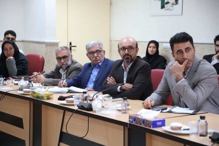 تصاویر/جلسه انجمن کتابخانه‌های عمومی استان سمنان و کمیته استانی «ترویج خواندن و نهضت مطالعه مفید»