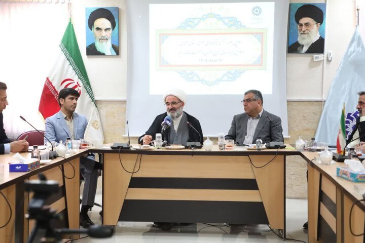 تصاویر/جلسه انجمن کتابخانه‌های عمومی استان سمنان و کمیته استانی «ترویج خواندن و نهضت مطالعه مفید»