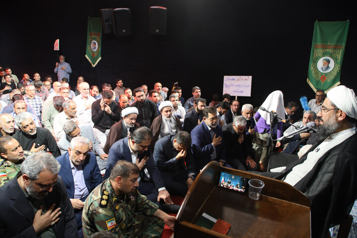 تصاویر / حضور مردم همدان در جوار محل شهادت رهبر شهید انقلاب در رواق کشوردوست