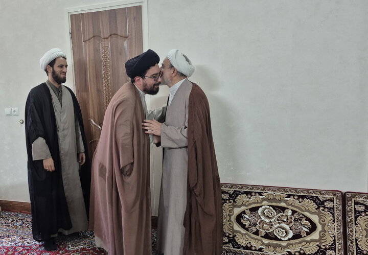 تصاویر/ دیدار اساتید مدرسه علمیه آیت‌الله مدنی کاشانی(ره) با خانواده معظم شهید شکاری‌پور